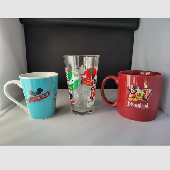 Lot/Bundle of 3 Disney Friends, Mickey, Minnie, Goofy, Donald, Daisy Mug and Cup - Picture 2 of 11